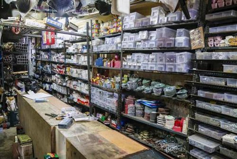 在互联网时代，拥有一个好域名就像是在线上的名片，如何选择和注册适合的域名呢？让我们一起探索这个充满机遇的过程。